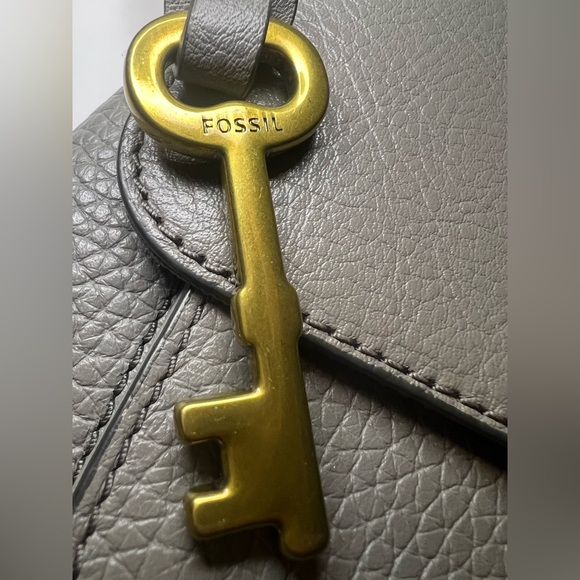 Fossil Kinley Small Envelope Leather Crossbody in Shadow Gray Adjustable Strap - Picture 5 of 16